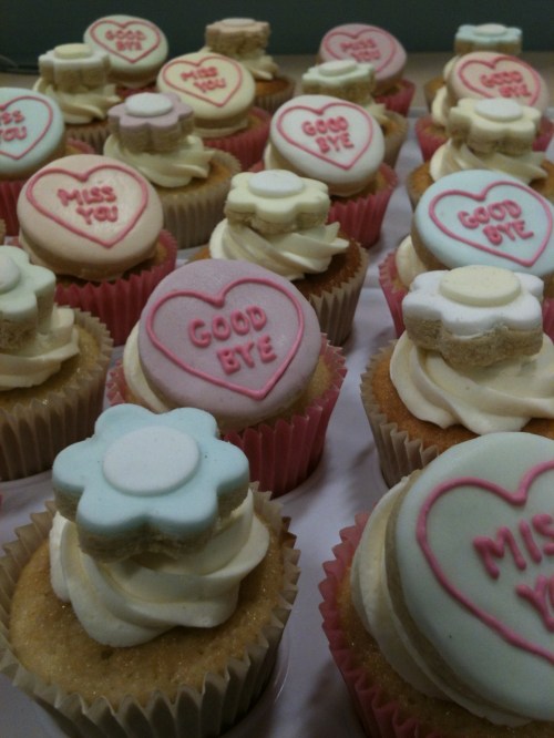 love hearts leaving cupcakes